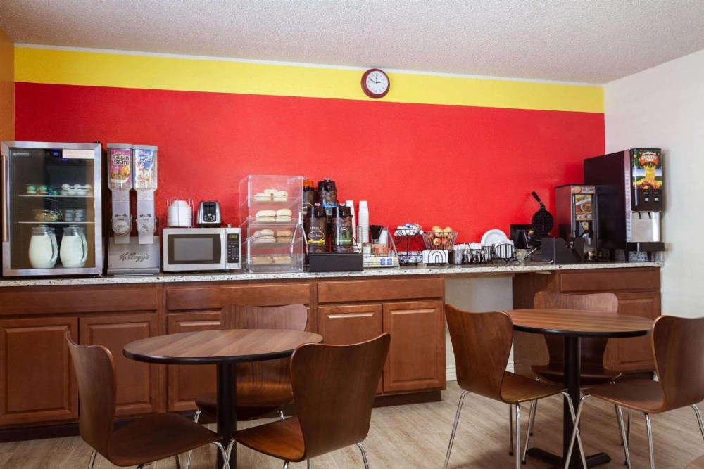 Super 8 by Wyndham Colorado Springs/Afa Area